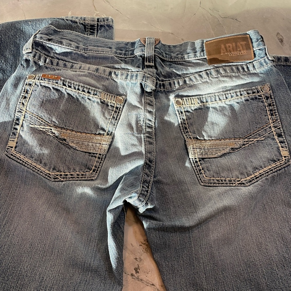 Ariat m5 slim straight 32/34 well loved jeans